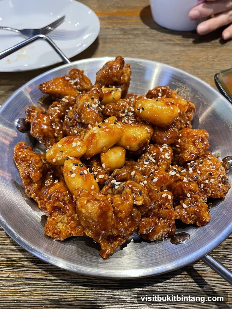 Korean Fried Chicken with Tteokbokki