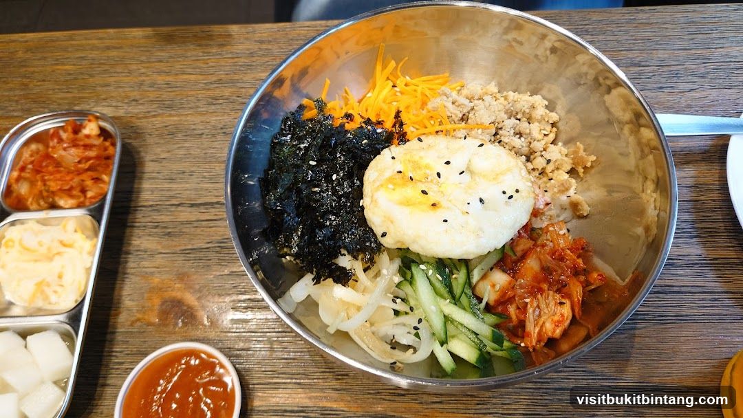 Bibimbap with Side Dishes