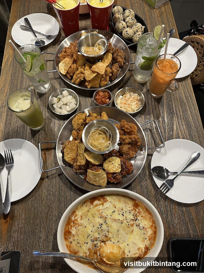 Fried Chicken and Tteokbokki