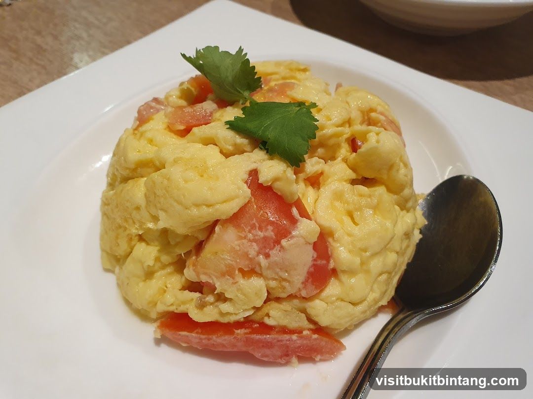 Scrambled Eggs with Tomatoes