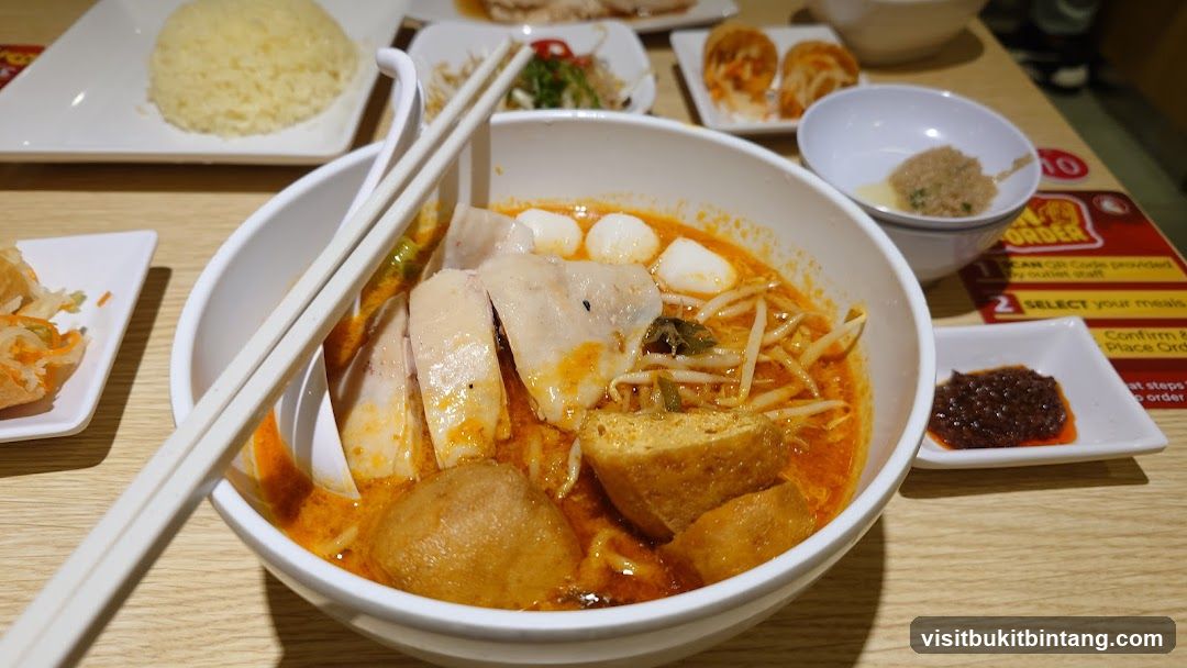 Laksa with Chicken and Fish Balls