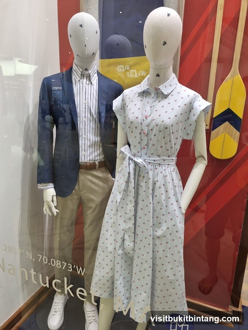 Mannequins in a store window