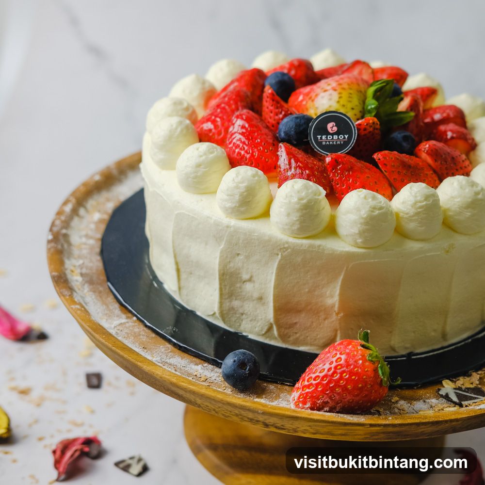 Strawberry and Blueberry Cake