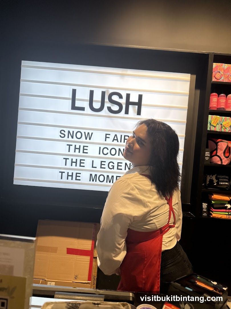 Lush Store Display