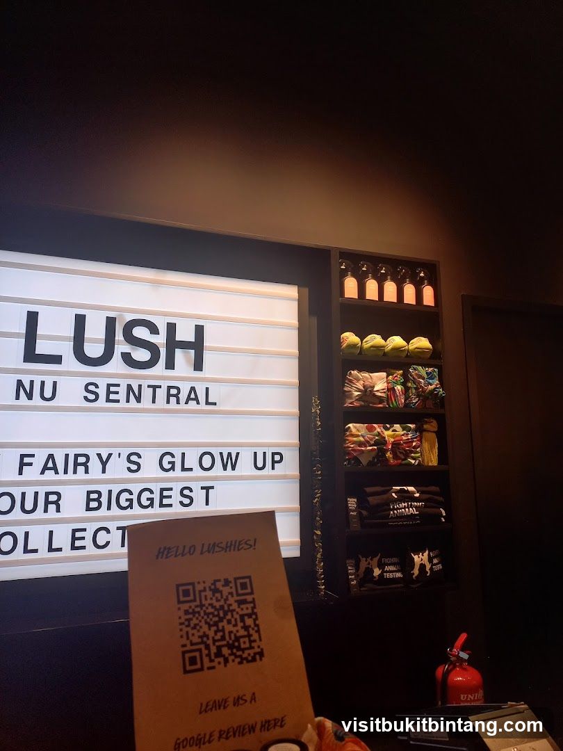Lush Store Display