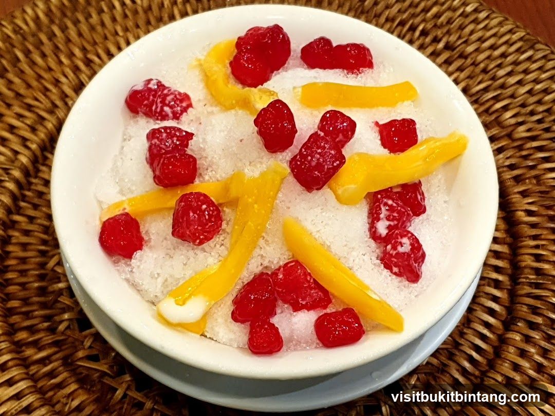 Dessert with Raspberries and Mango