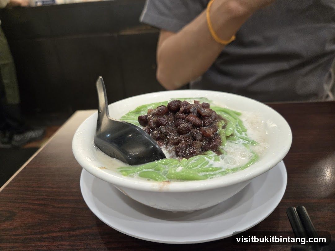 Dessert with Red Beans and Green Noodles