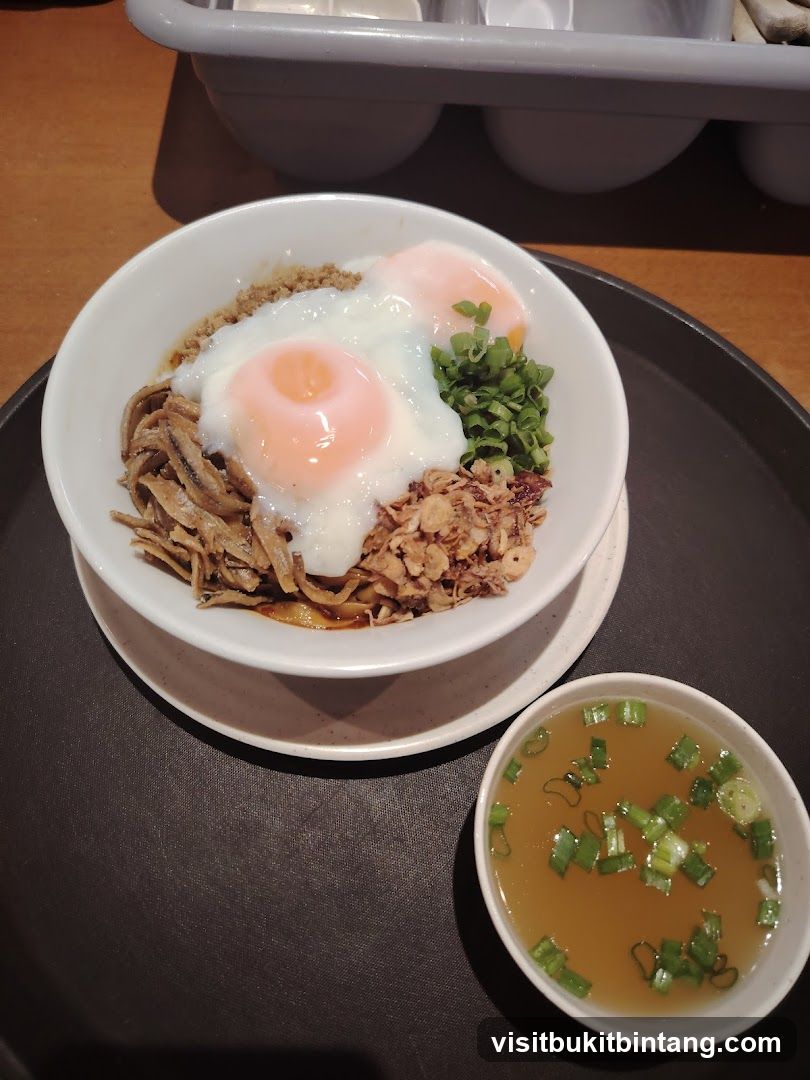 Noodles with Eggs and Soup