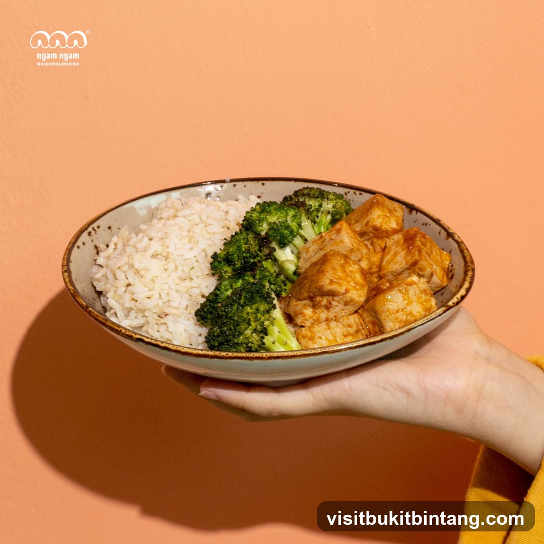 Bowl of Rice, Broccoli, and Tofu
