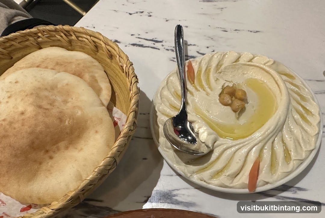 Hummus with Pita Bread