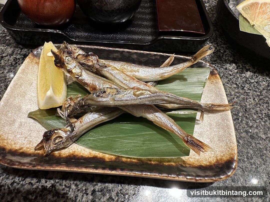 Grilled Shishamo Fish with Lemon