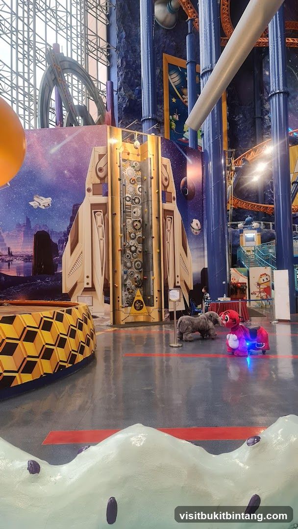 Indoor Amusement Park with Climbing Wall