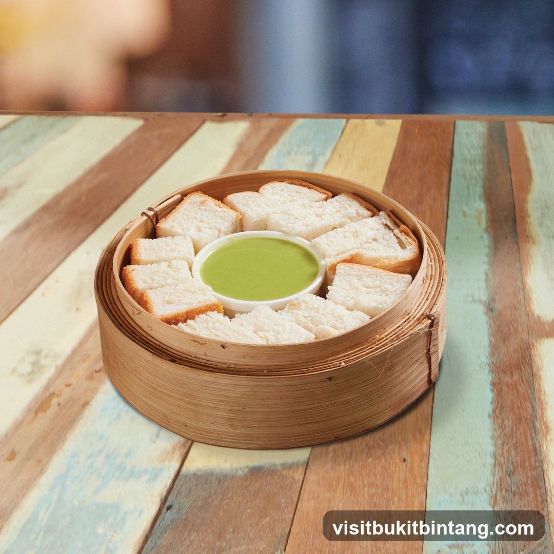 Steamed Bread with Pandan Custard