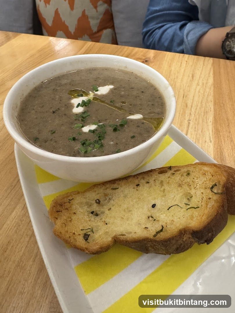 Mushroom Soup with Bread