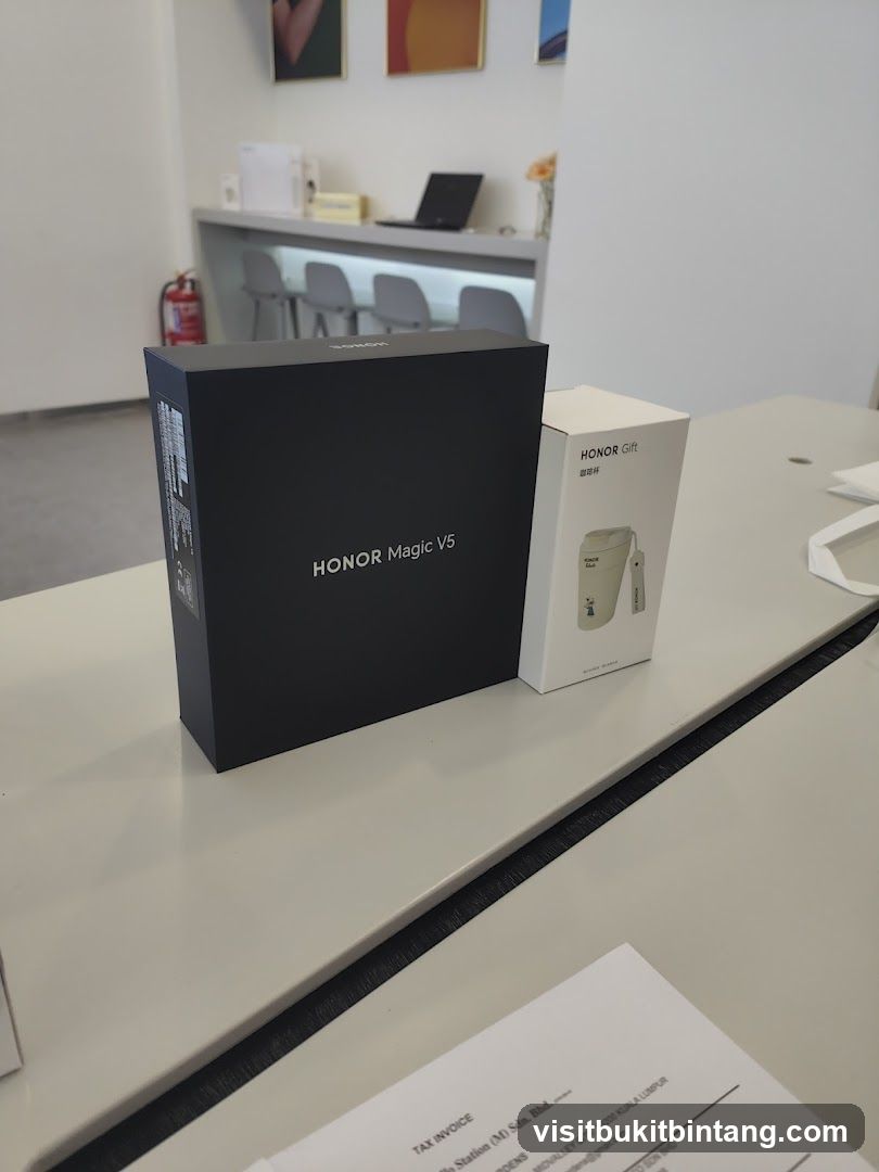 HONOR Magic V5 Box and Gift