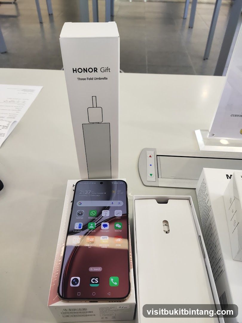 Honor Gift Umbrella and Smartphone