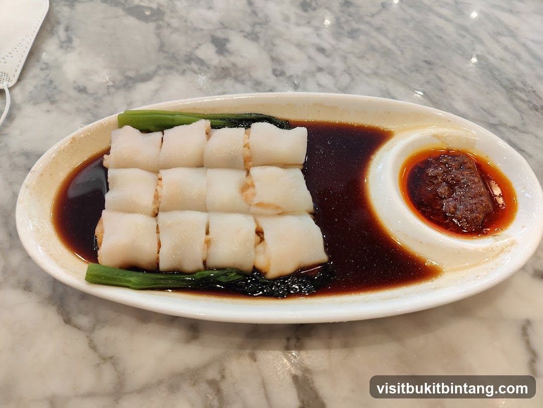Steamed Rice Rolls with Chili Oil