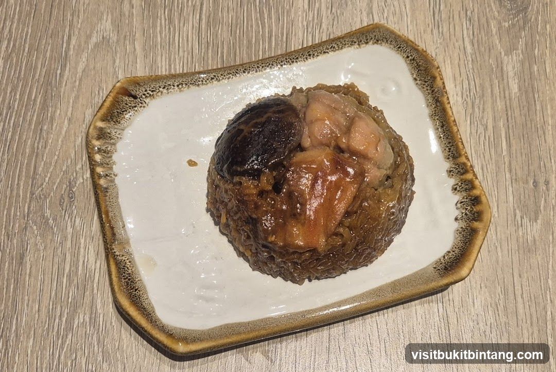 Sticky Rice with Chicken and Mushroom