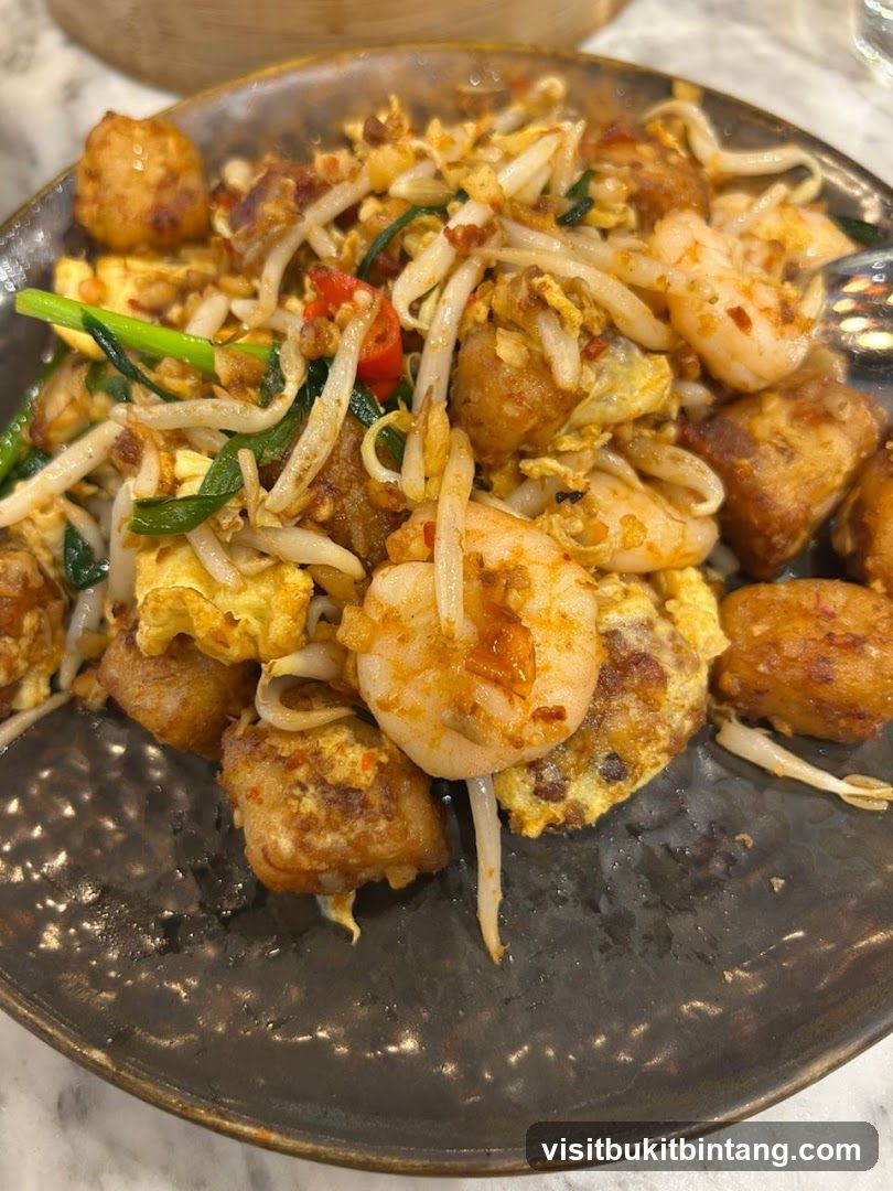Stir-fried dish with shrimp and bean sprouts