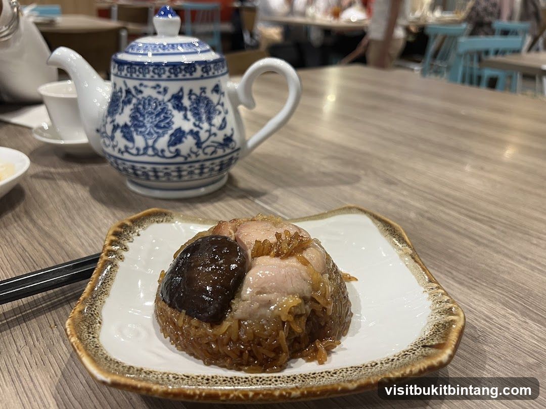 Steamed Sticky Rice with Chicken and Mushroom