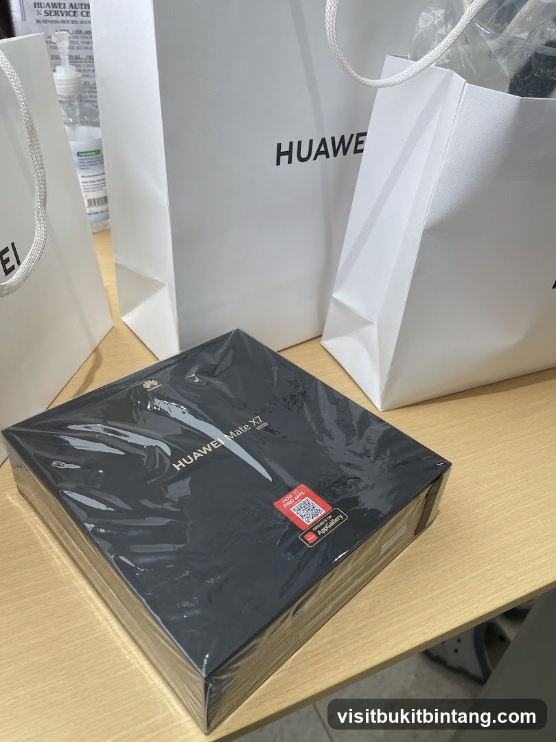 Huawei Mate X7 Box and Shopping Bags