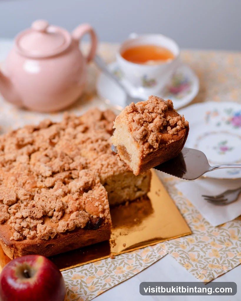Apple Crumble Cake with Tea