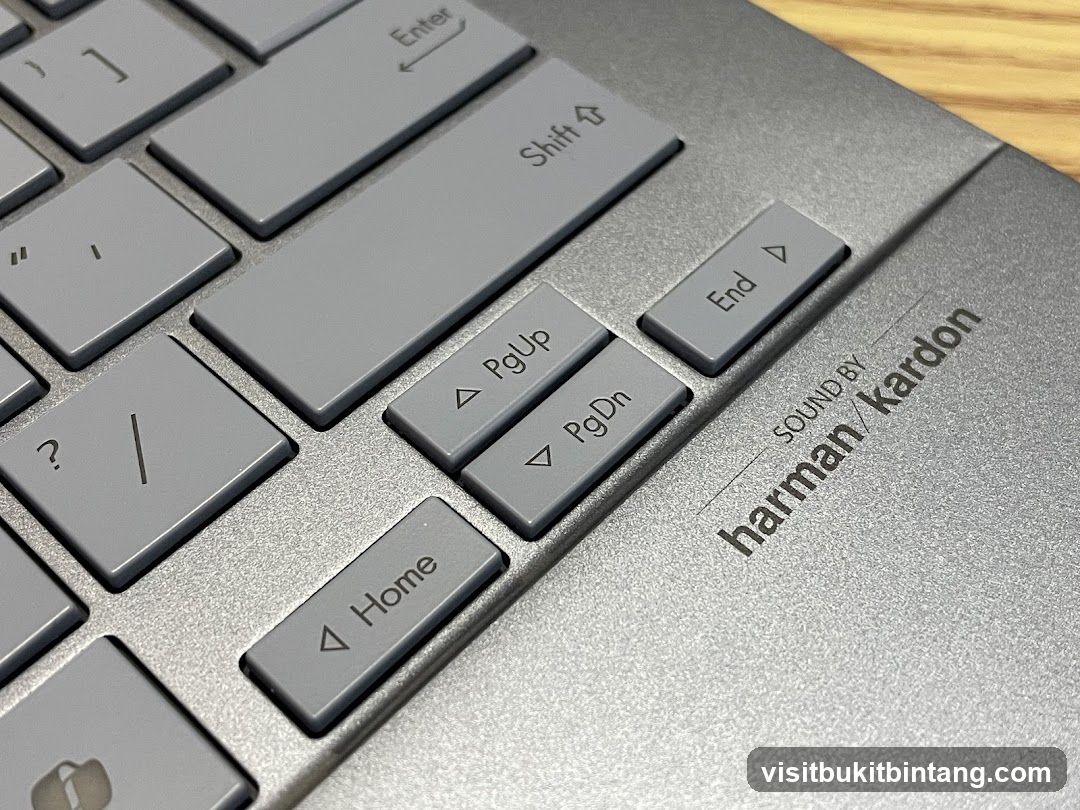 Keyboard with Harman Kardon Logo