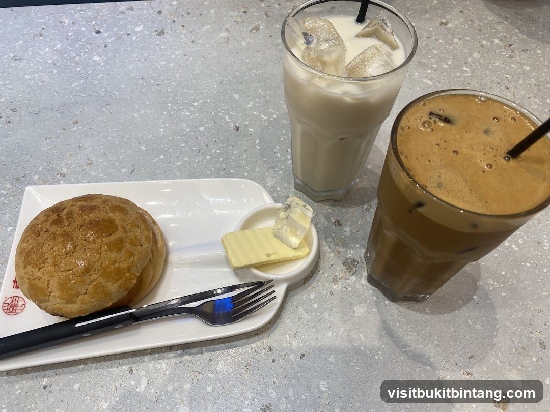 Pineapple Bun with Butter and Drinks