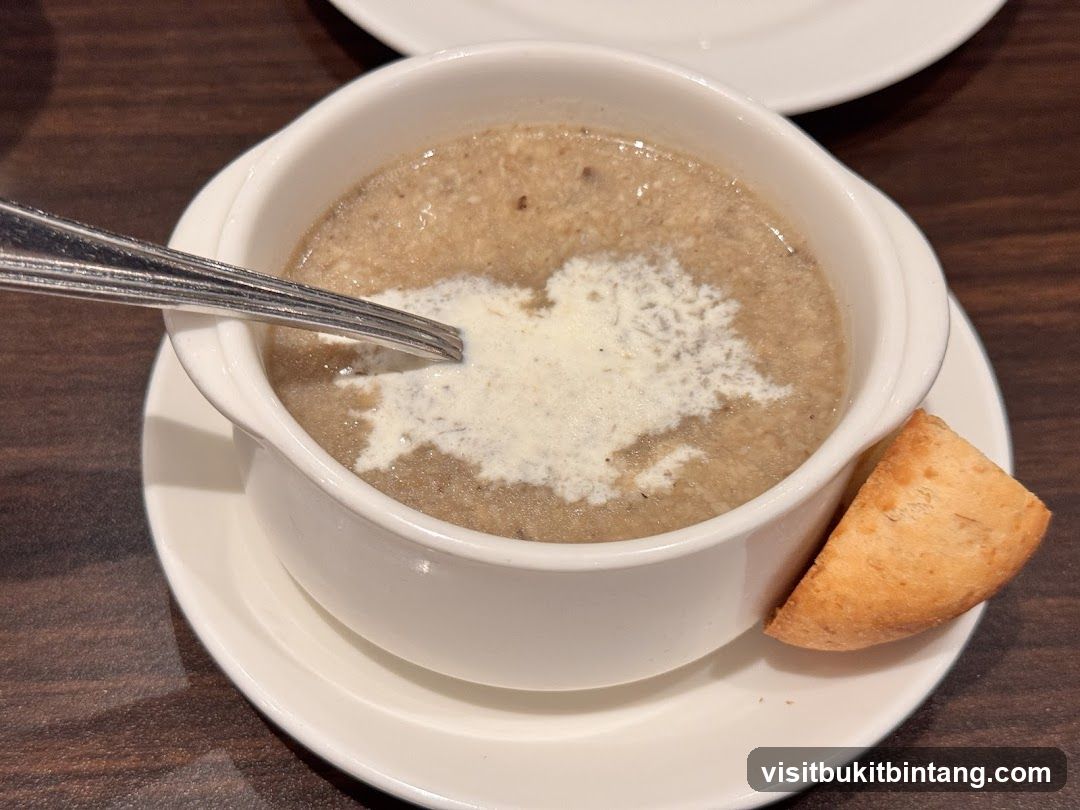 Mushroom Soup with Cream and Bread