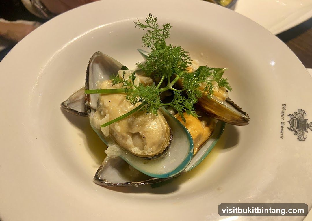 Mussels in a white bowl