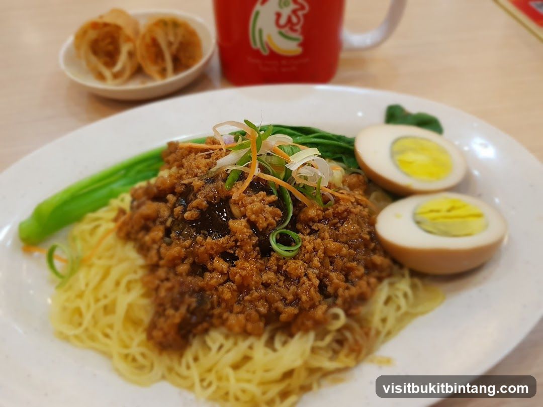 Noodles with Minced Meat and Eggs