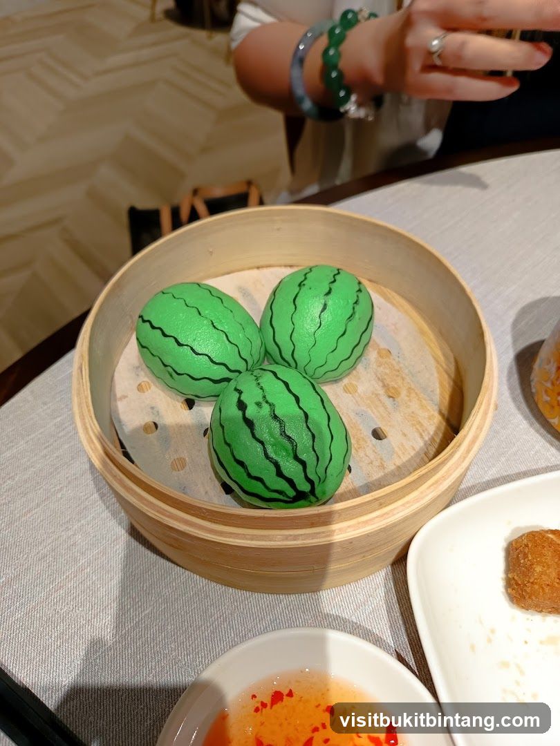 Watermelon-shaped dumplings
