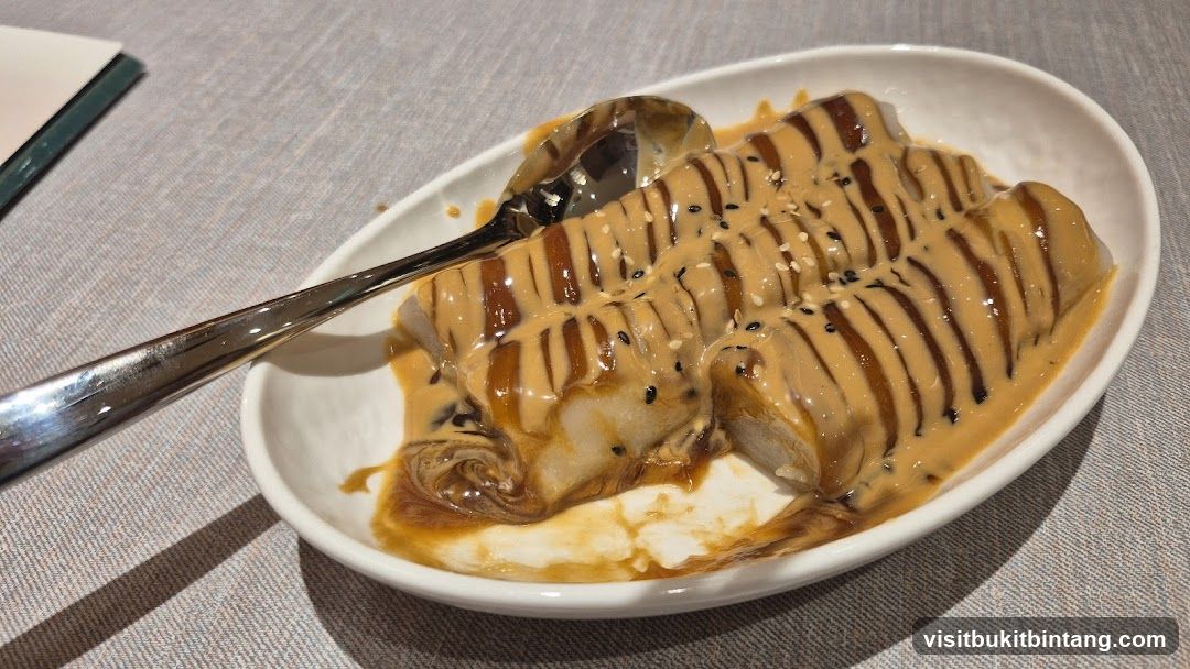 Rolled Rice Noodles with Peanut Sauce