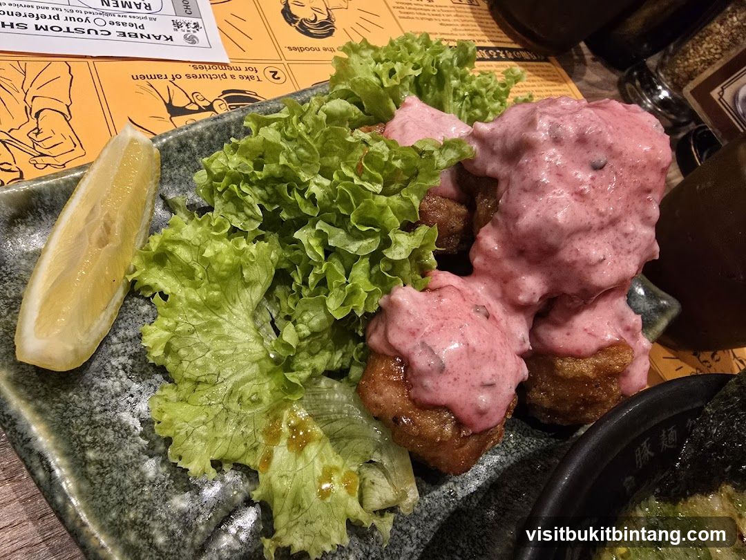 Fried Chicken with Sauce and Lemon