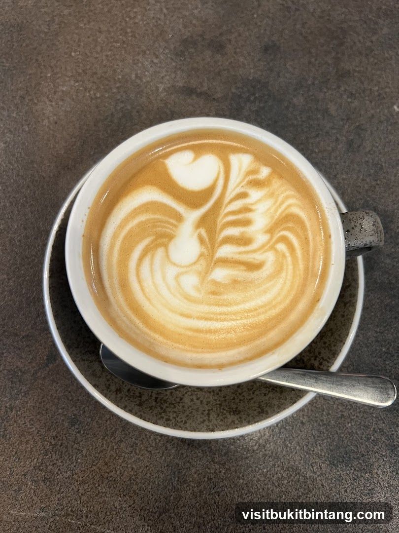 Latte with Swan Art