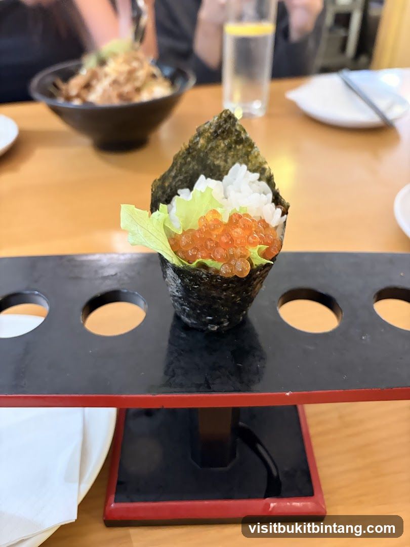 Ikura Hand Roll