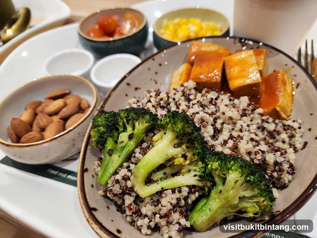 Quinoa Bowl with Tofu and Broccoli