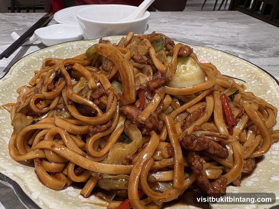 Stir-fried Noodles with Meat and Vegetables