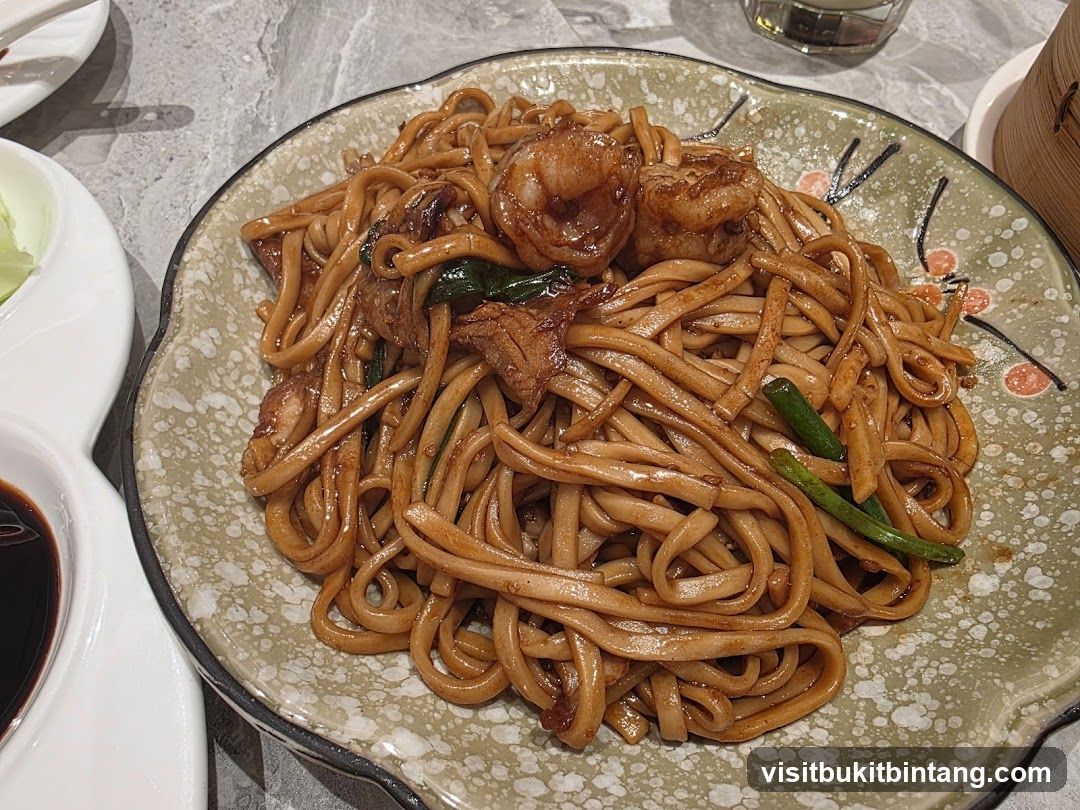 Noodles with Shrimp and Meat