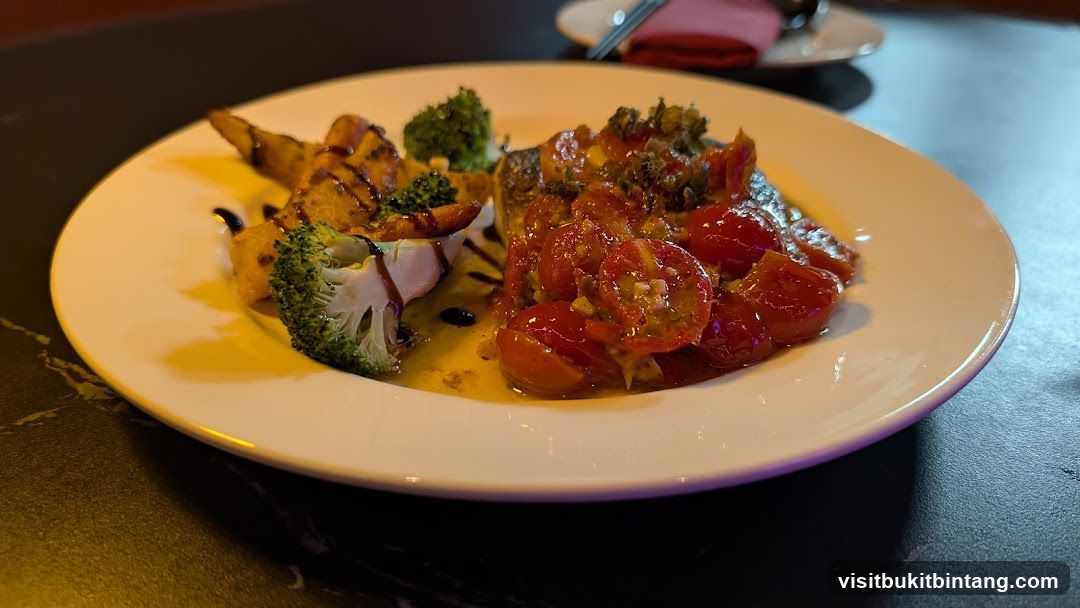 Fish with Tomatoes and Broccoli