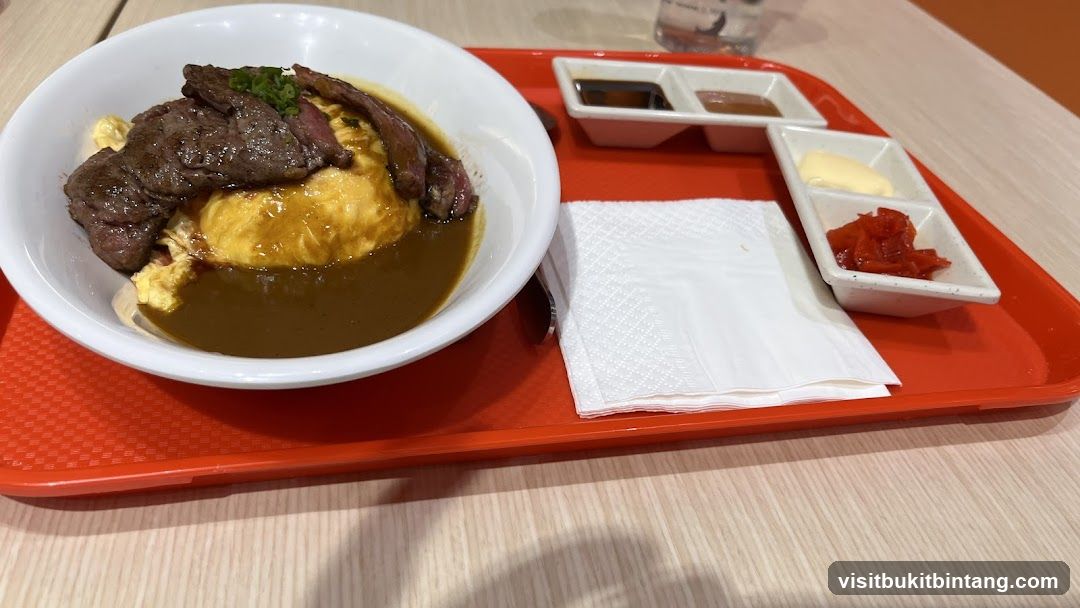 Omurice with Sliced Beef and Curry