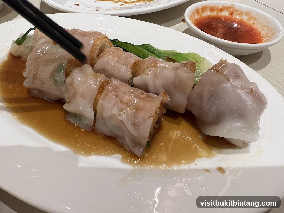 Steamed Rice Rolls with Fried Dough