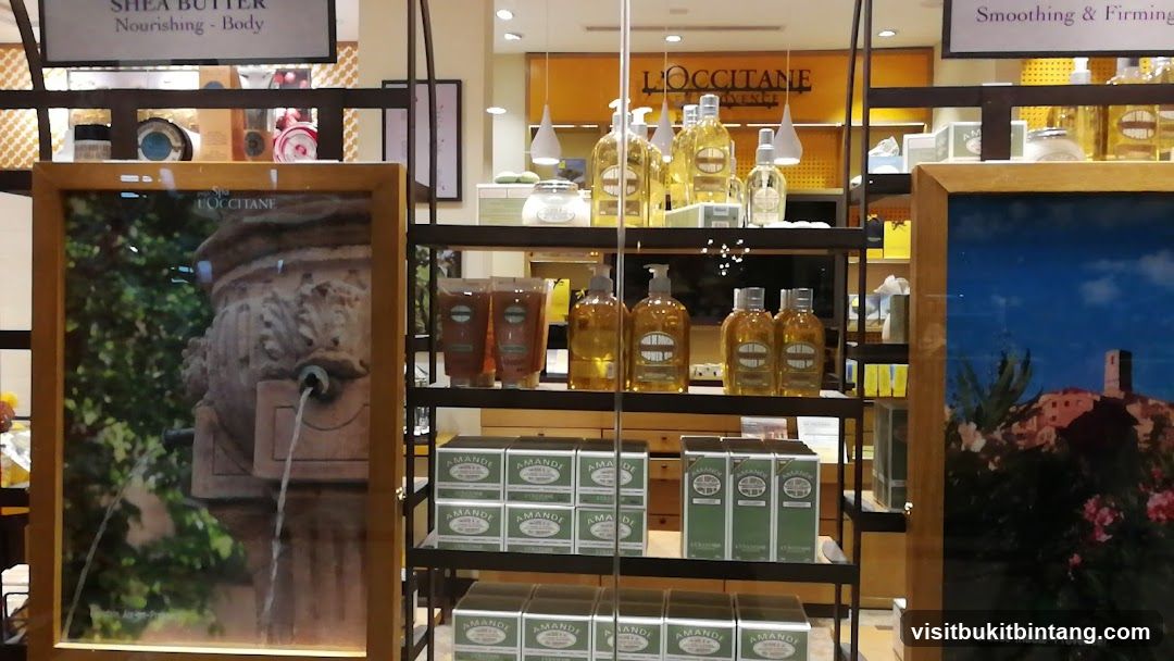 L'Occitane Store Display