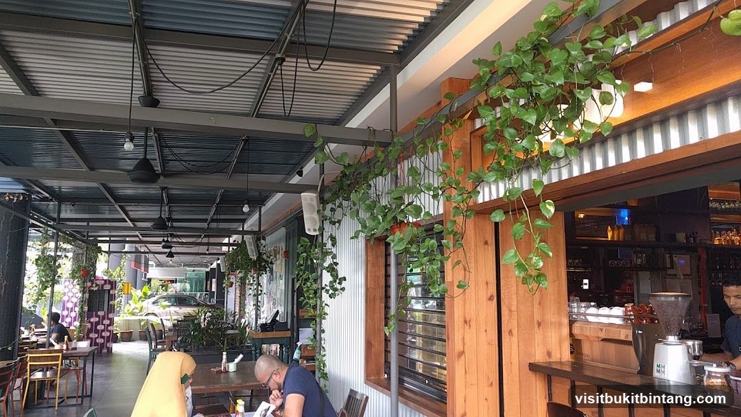 Outdoor Seating Area with Lush Greenery