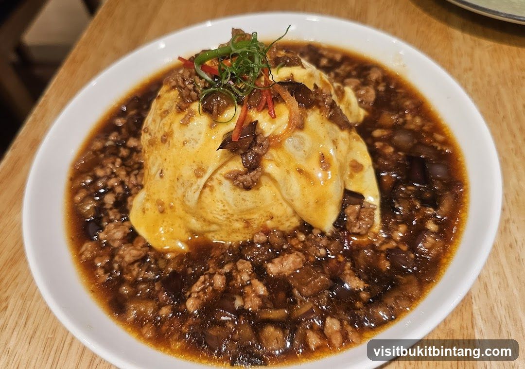 Omelet with Minced Meat and Eggplant Sauce