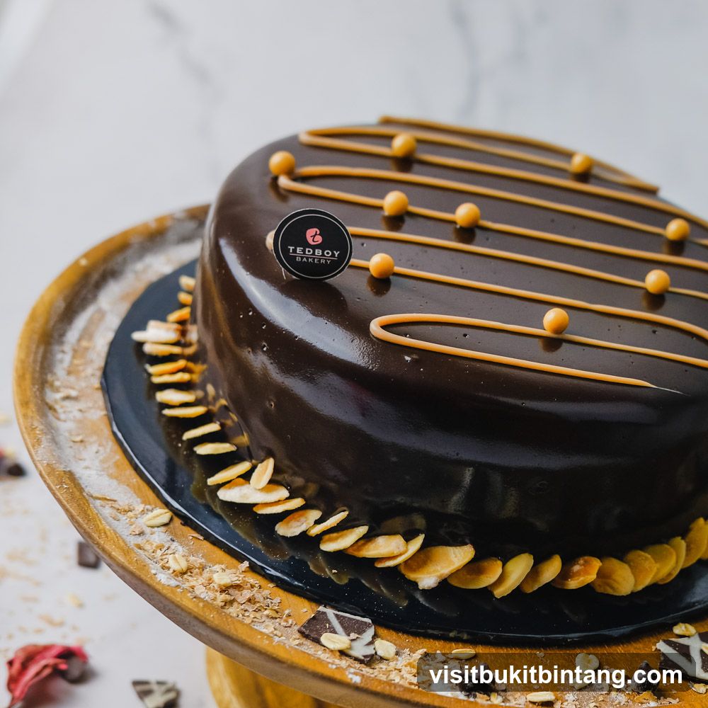 Chocolate Cake with Caramel Drizzle