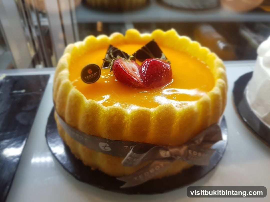 Orange Cake with Strawberry