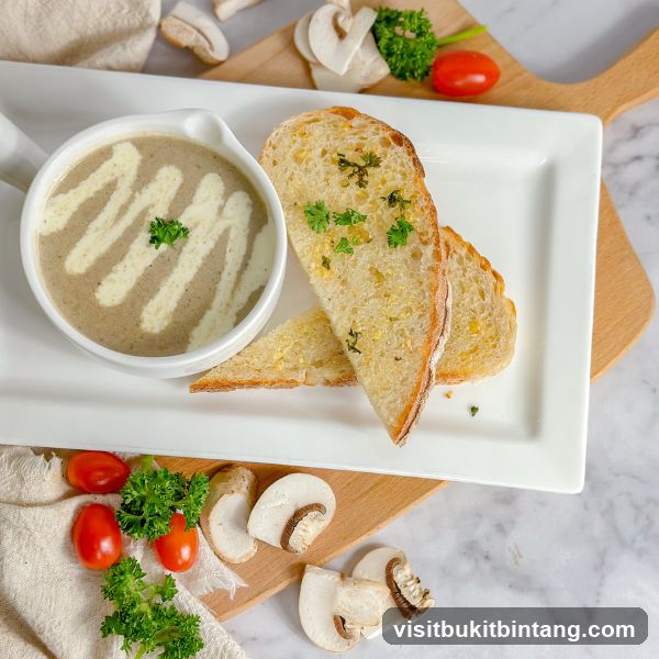 Mushroom Soup with Garlic Bread