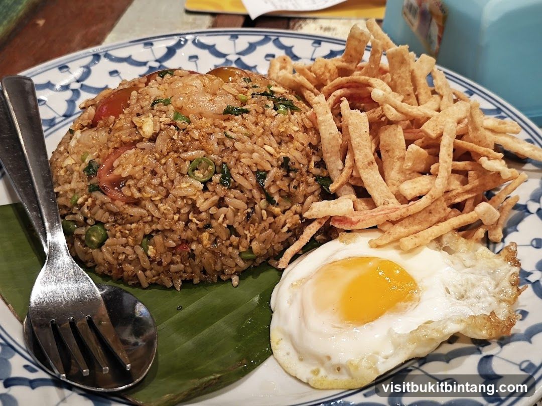 Fried Rice with Egg and Crispy Topping