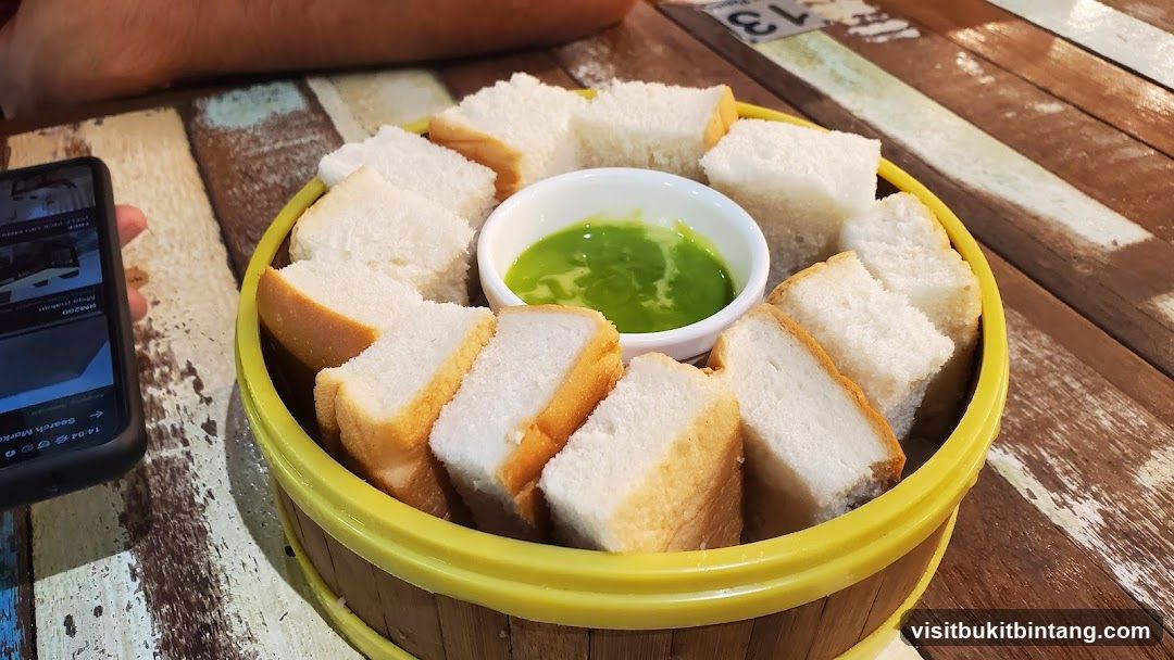Bread with Pandan Dip